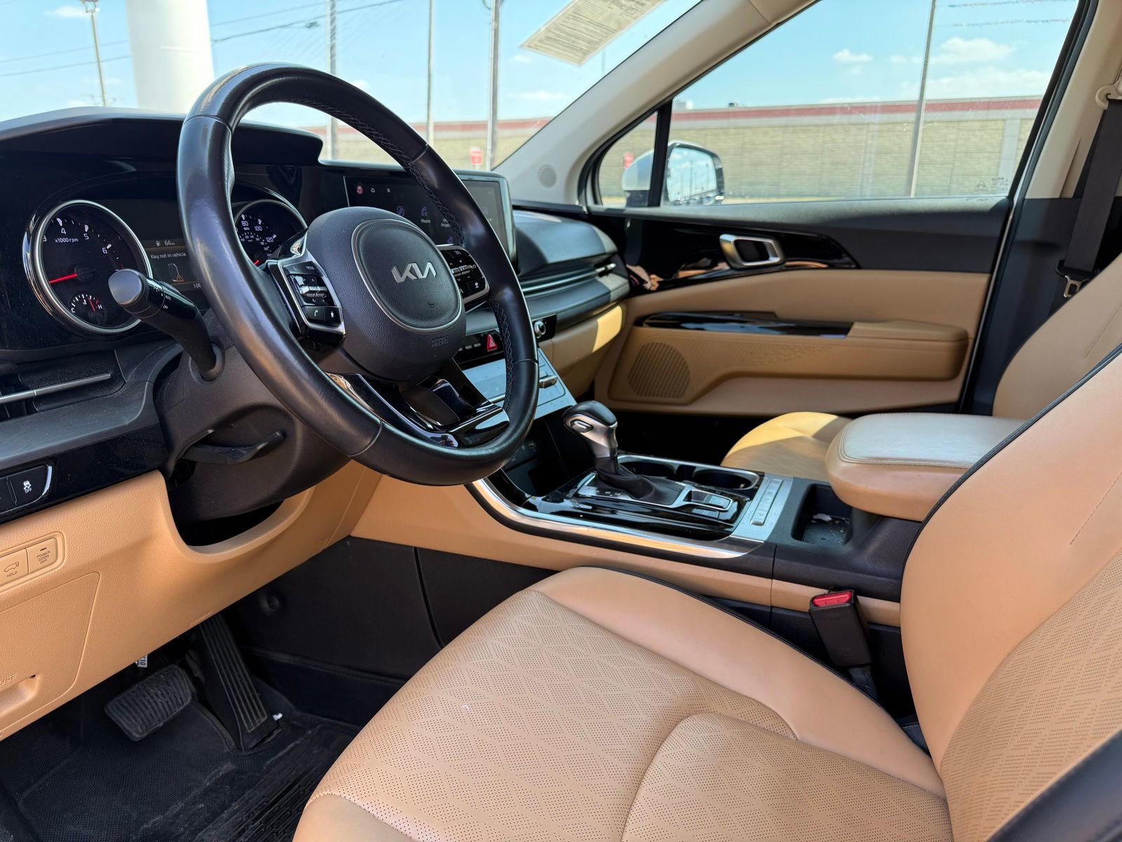 Used 2022 Kia Carnival EX FWD image 9