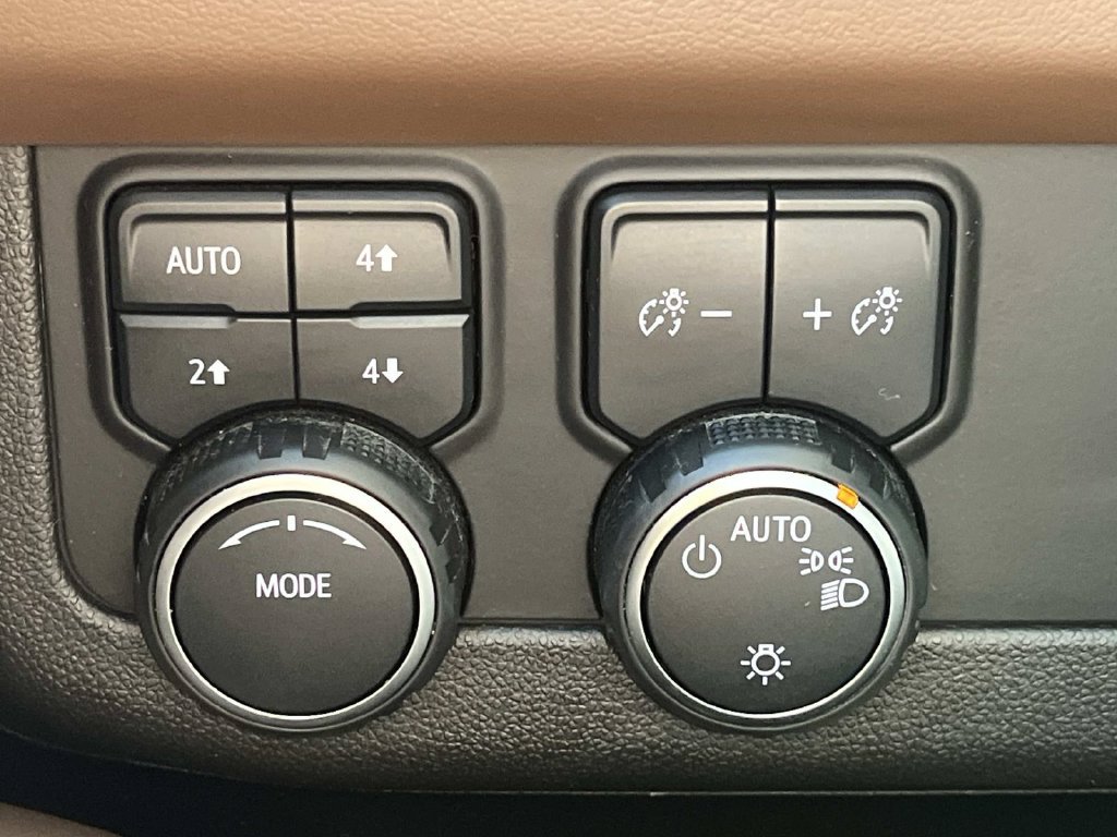 Used 2022 Chevrolet Suburban High Country AWD/4WD image 42