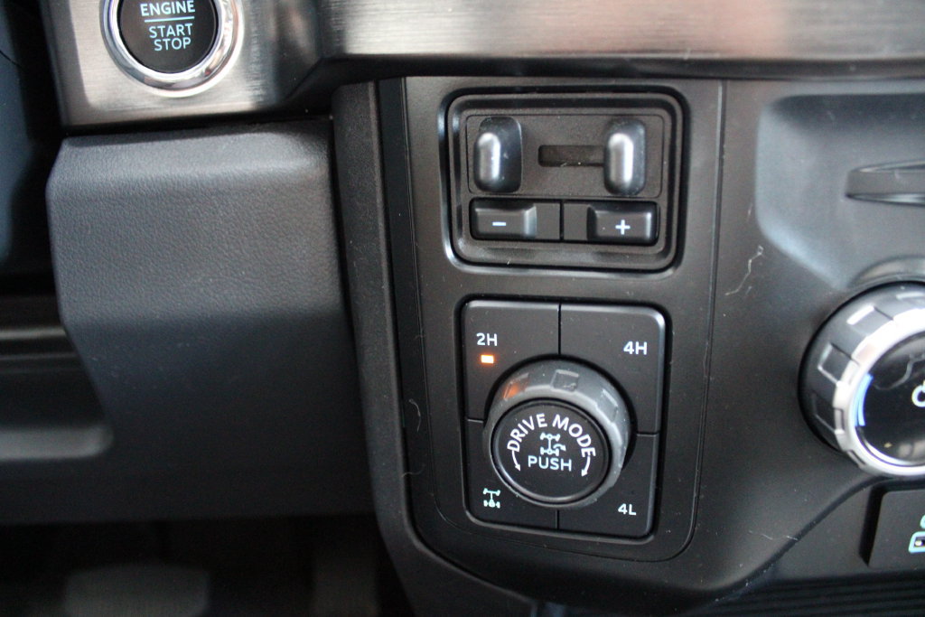 Used 2023 Ford F350 Lariat w/ Tremor Off-Road Package AWD/4WD image 43