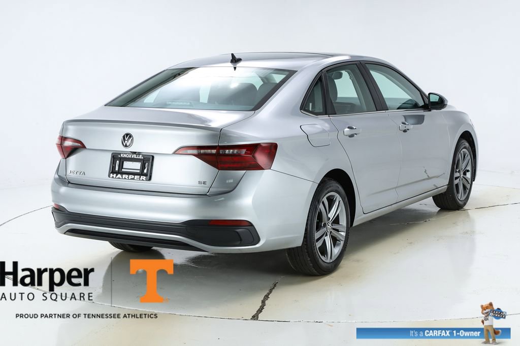 Used 2023 Volkswagen Jetta SE w/ Panoramic Sunroof Package image 9