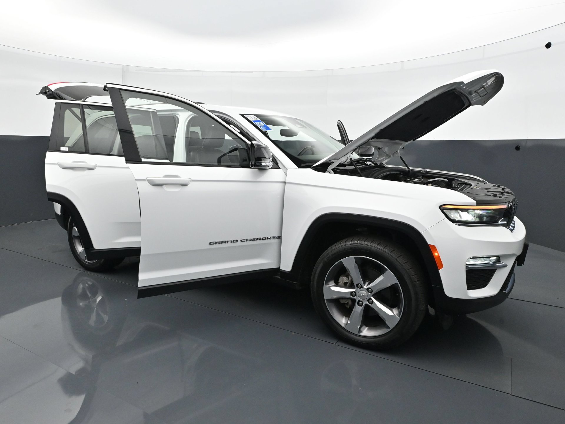 Used 2022 Jeep Grand Cherokee Limited AWD/4WD image 38