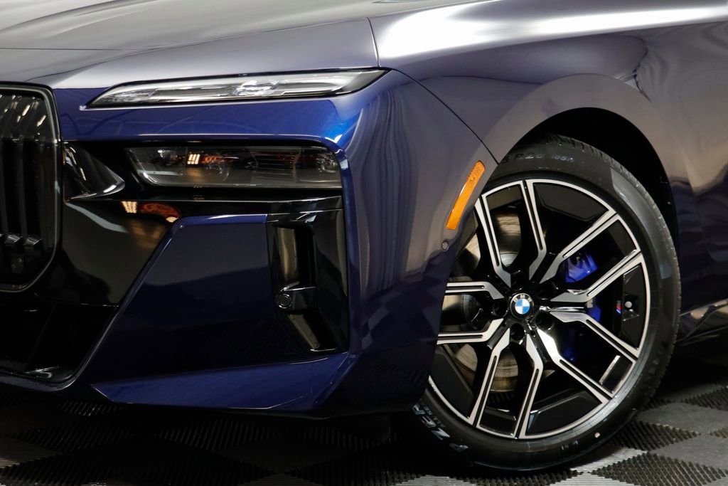 New 2026 BMW 760i xDrive w/ Executive Package image 3