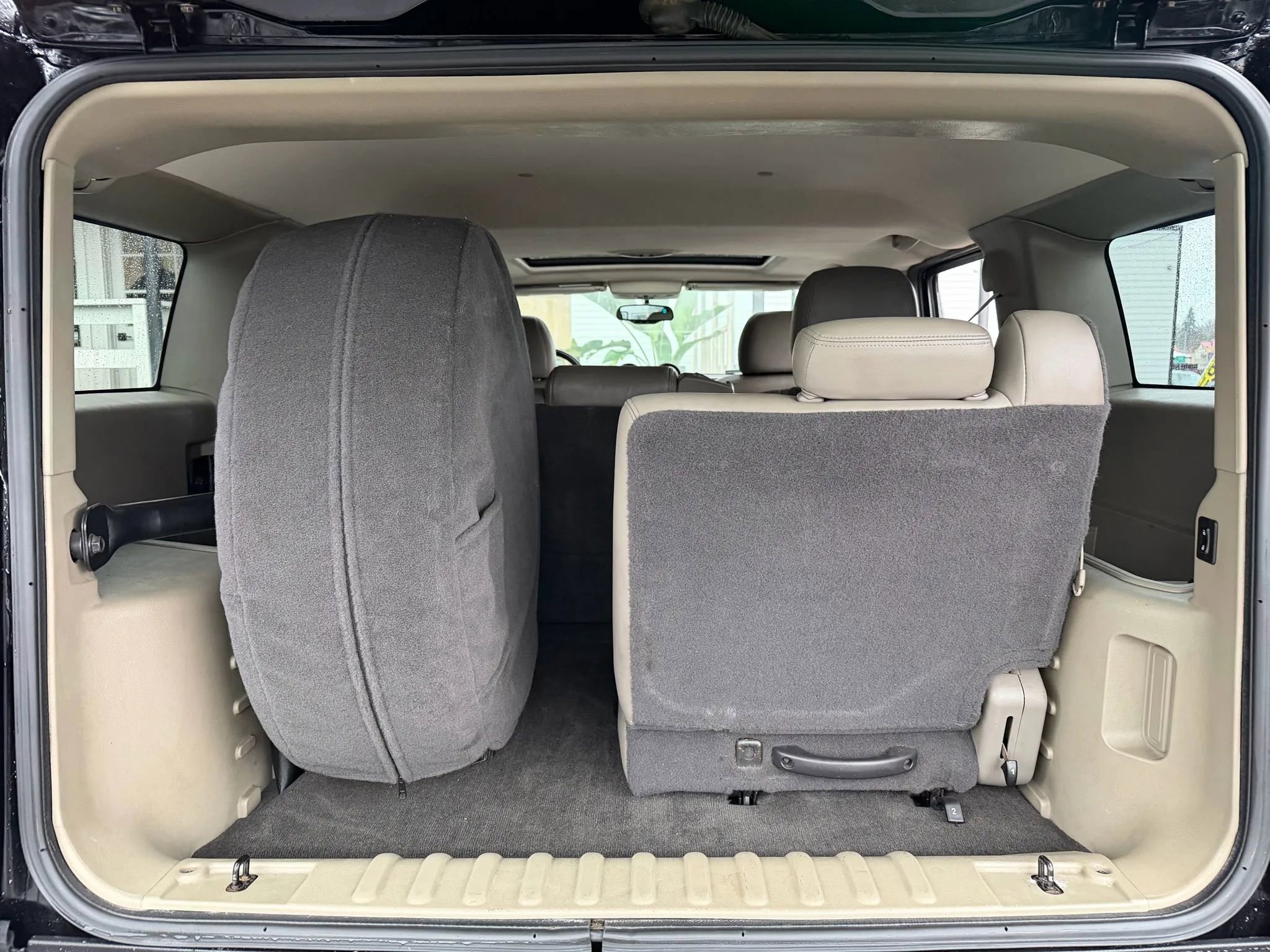 Used 2004 HUMMER H2 w/ Preferred Equipment Group image 23