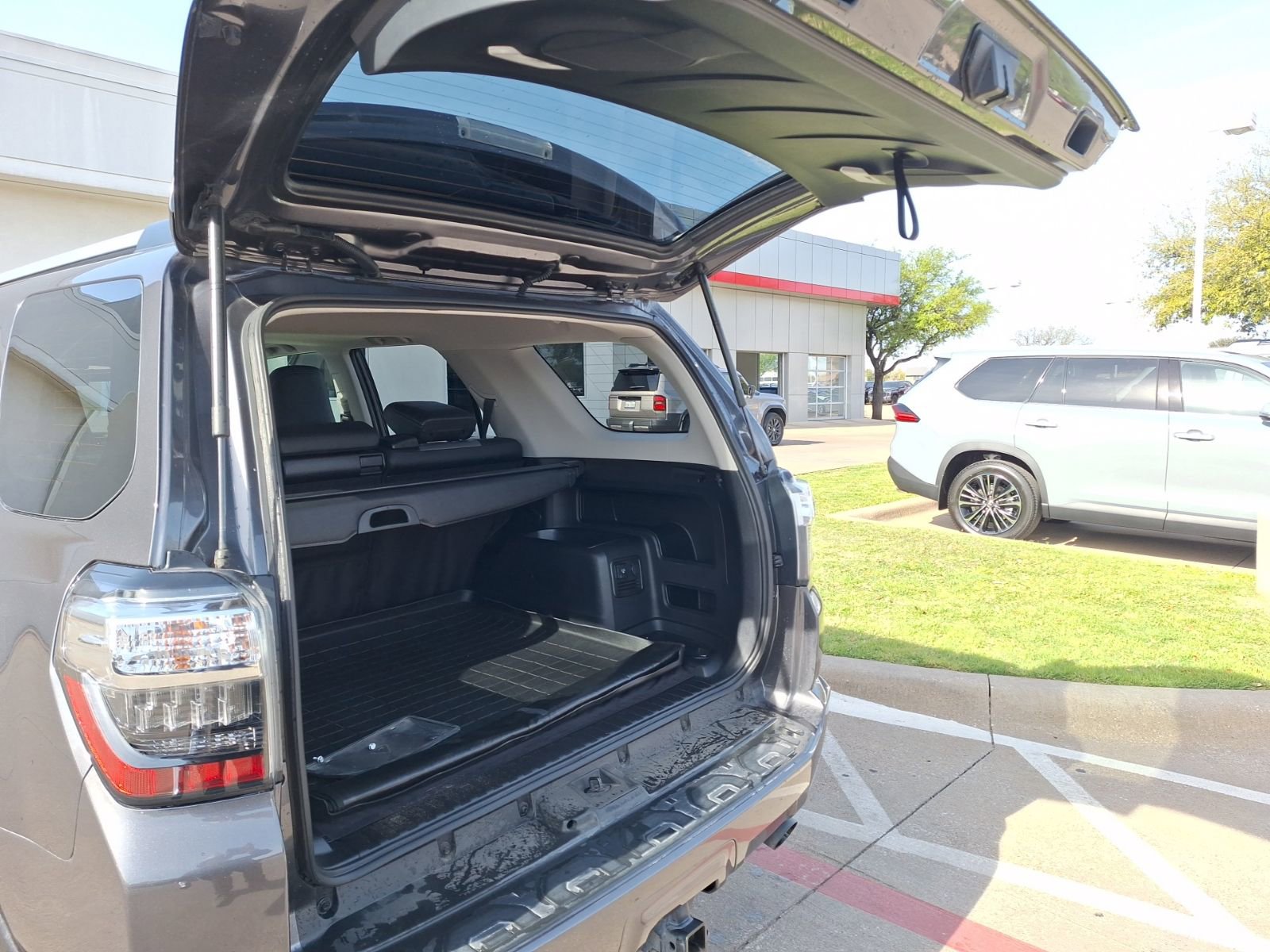 Used 2023 Toyota 4Runner SR5 Premium w/ Moonroof Package RWD image 36