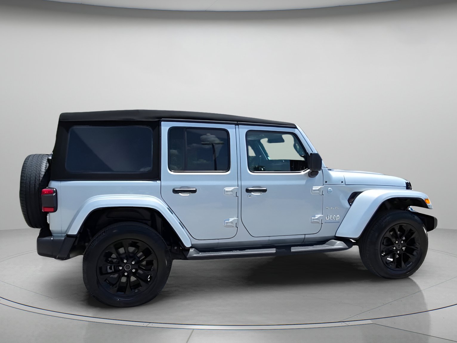 Used 2024 Jeep Wrangler Sahara w/ Technology Group image 32