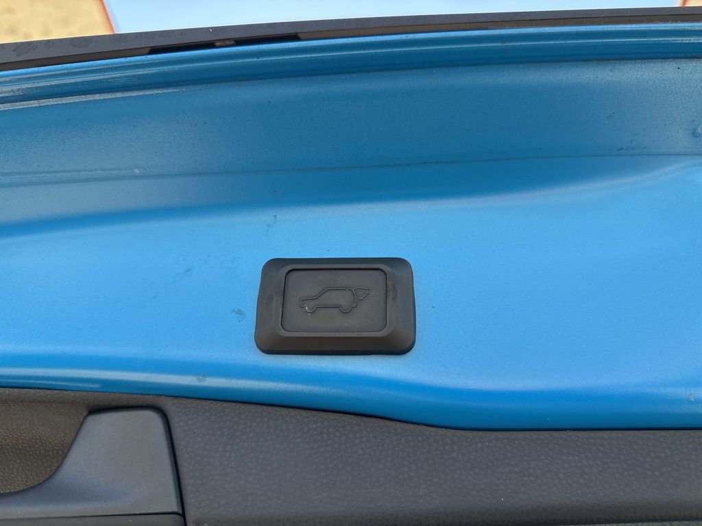 Used 2020 Toyota RAV4 XLE Premium image 25