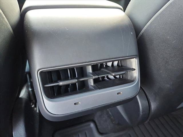 Used 2022 Tesla Model Y Long Range AWD/4WD image 18