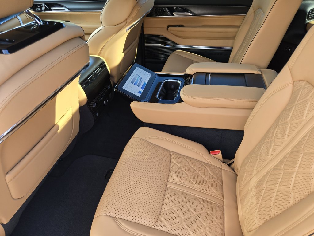 New 2026 Jeep Grand Wagoneer L Summit AWD/4WD image 19