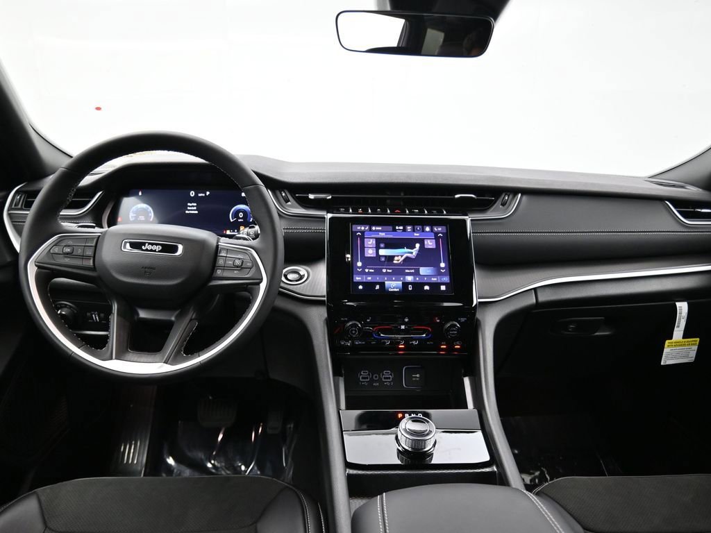 New 2025 Jeep Grand Cherokee L Altitude image 32