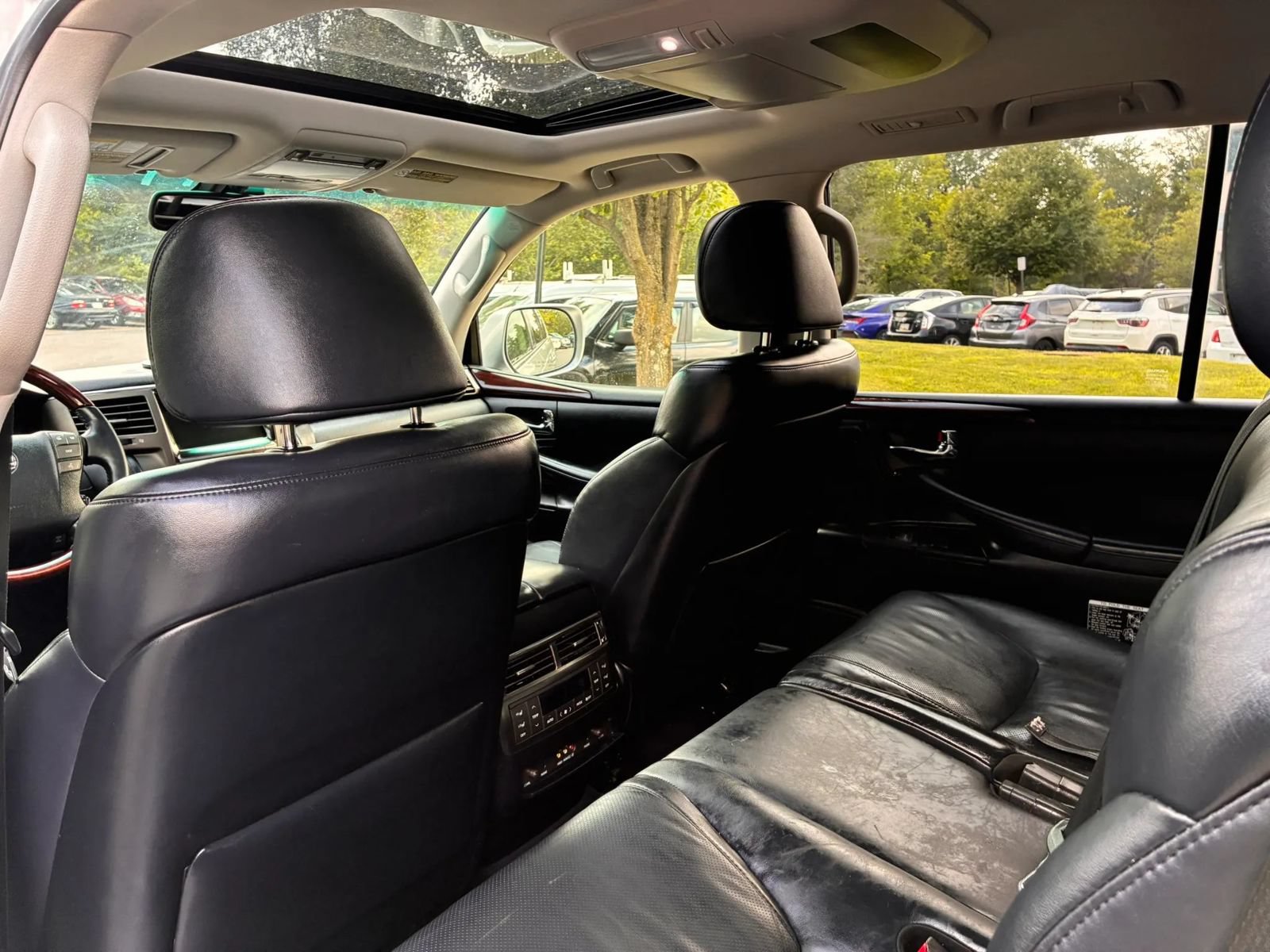Used 2011 Lexus LX 570 4WD w/ Luxury Pkg image 37