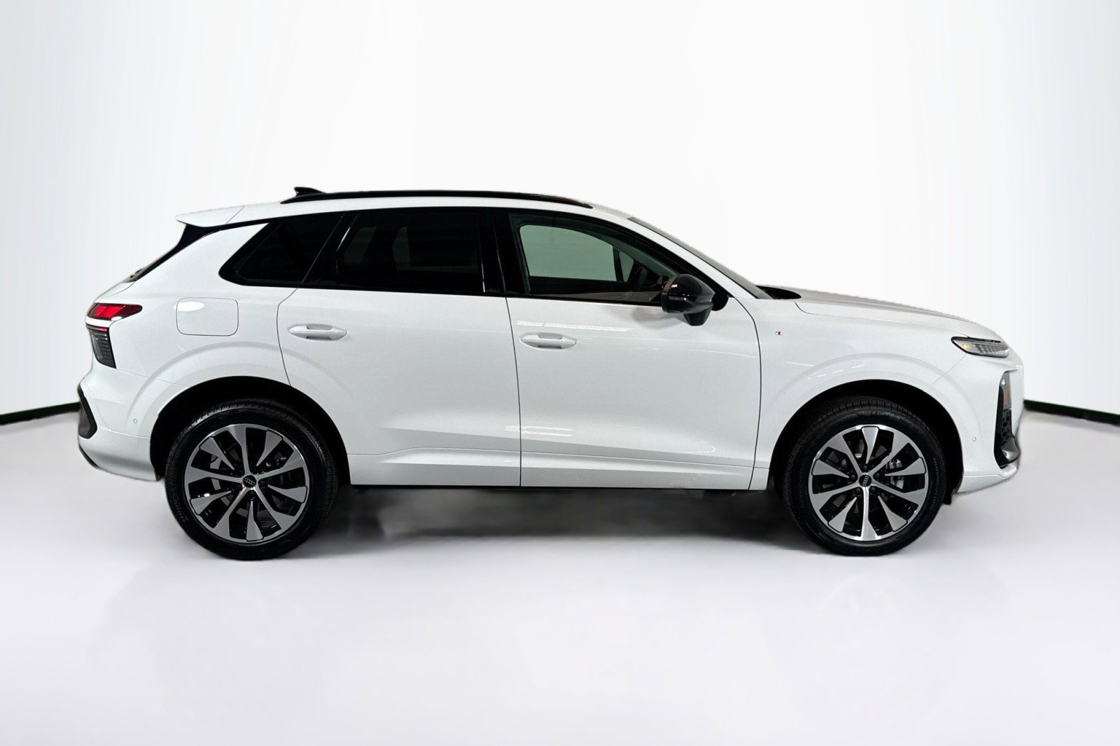 New 2026 Audi Q3 quattro 2.0T image 4