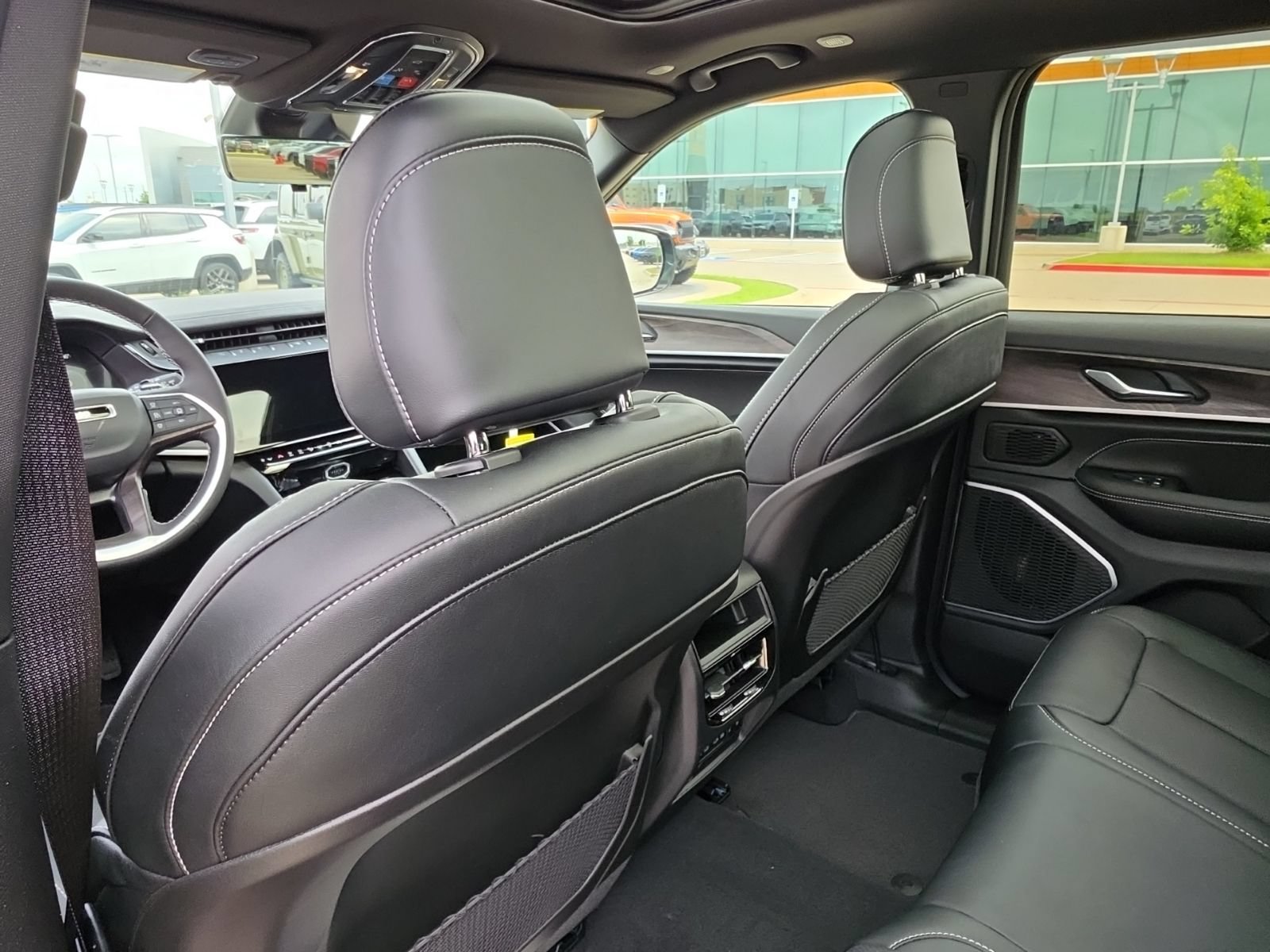 New 2026 Jeep Grand Cherokee Limited AWD/4WD image 16