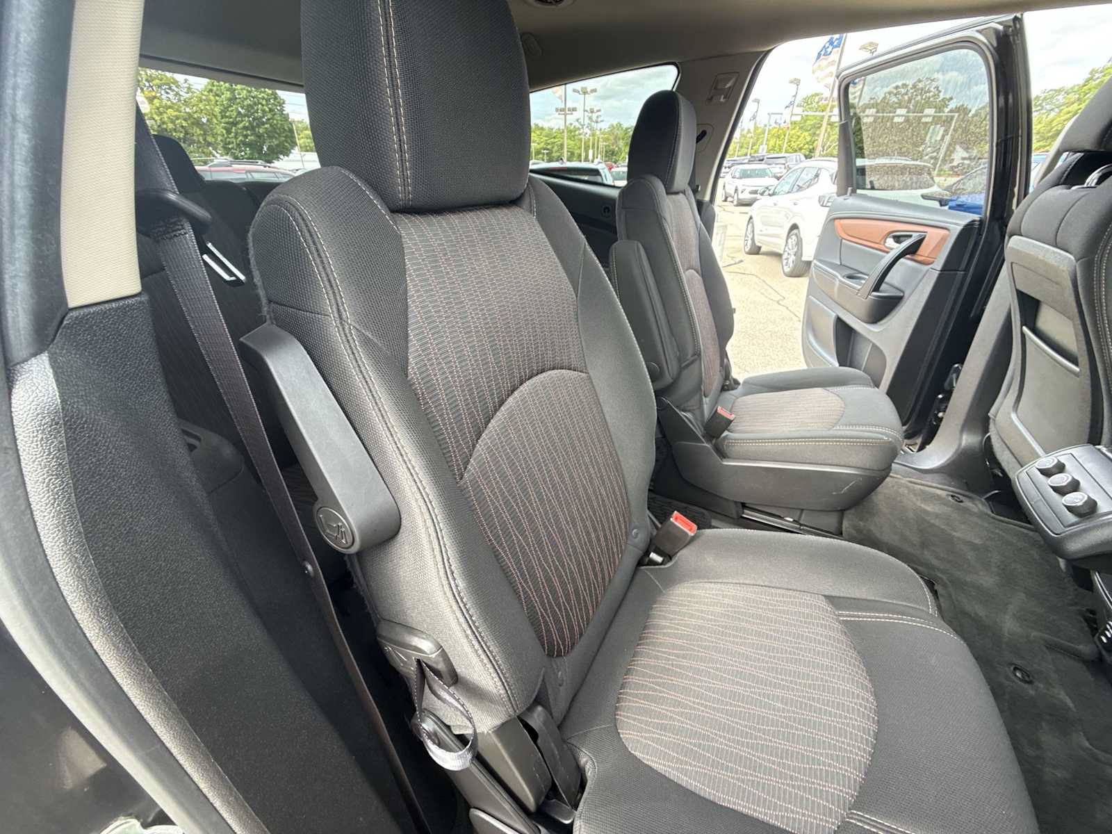 Used 2015 Chevrolet Traverse LT w/ Style and Technology Package FWD image 25