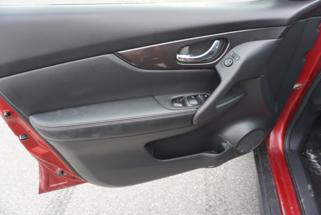 Used 2018 Nissan Rogue SV image 9