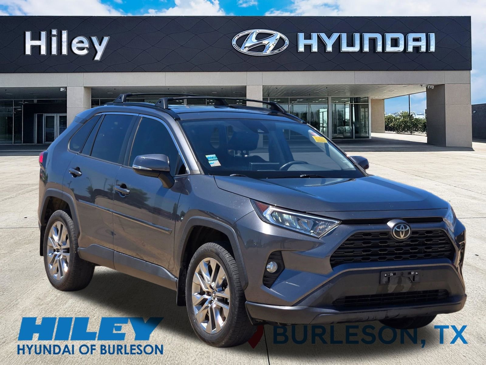 Used 2021 Toyota RAV4 XLE Premium FWD image 2