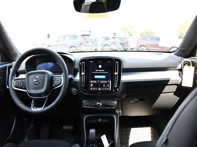 New 2026 Volvo XC40 B5 Ultra w/ Protection Package Premier image 19
