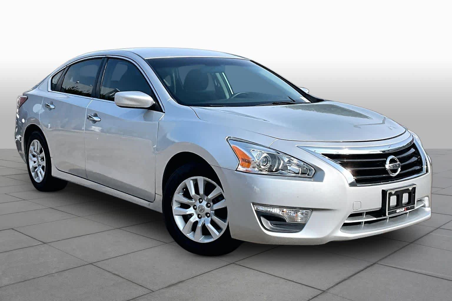 Used 2014 Nissan Altima 2.5 S FWD image 2