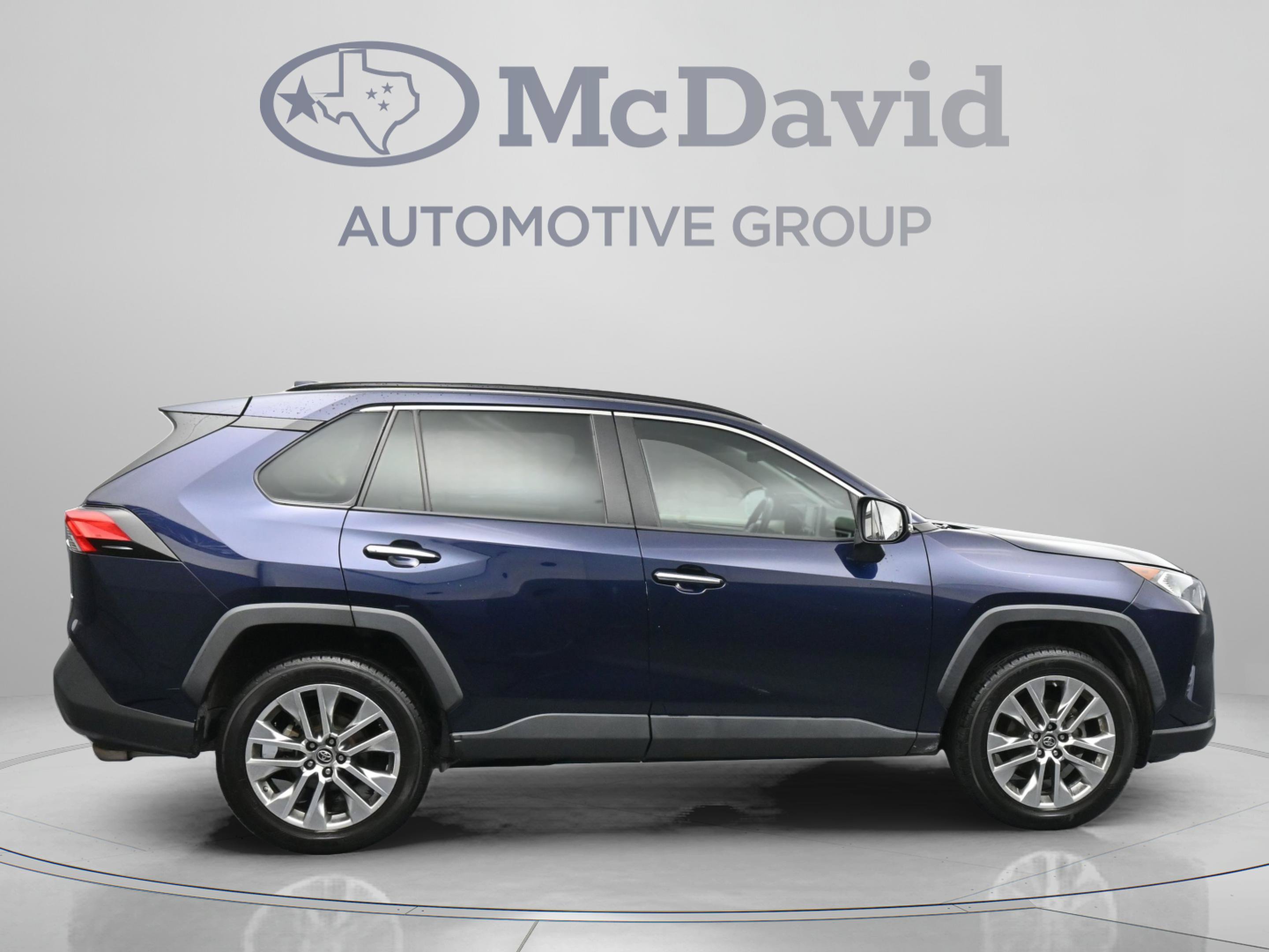 Used 2019 Toyota RAV4 Limited w/ Cold Weather Package FWD image 9