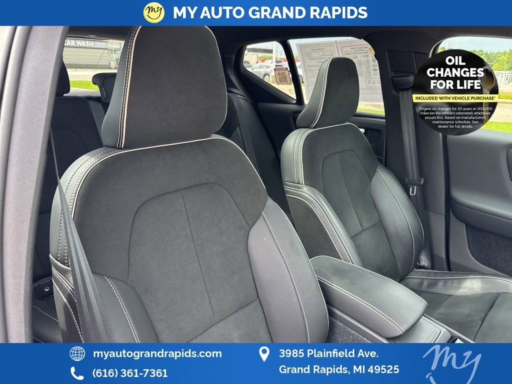 Used 2022 Volvo XC40 T5 R-Design w/ Advanced Package image 30