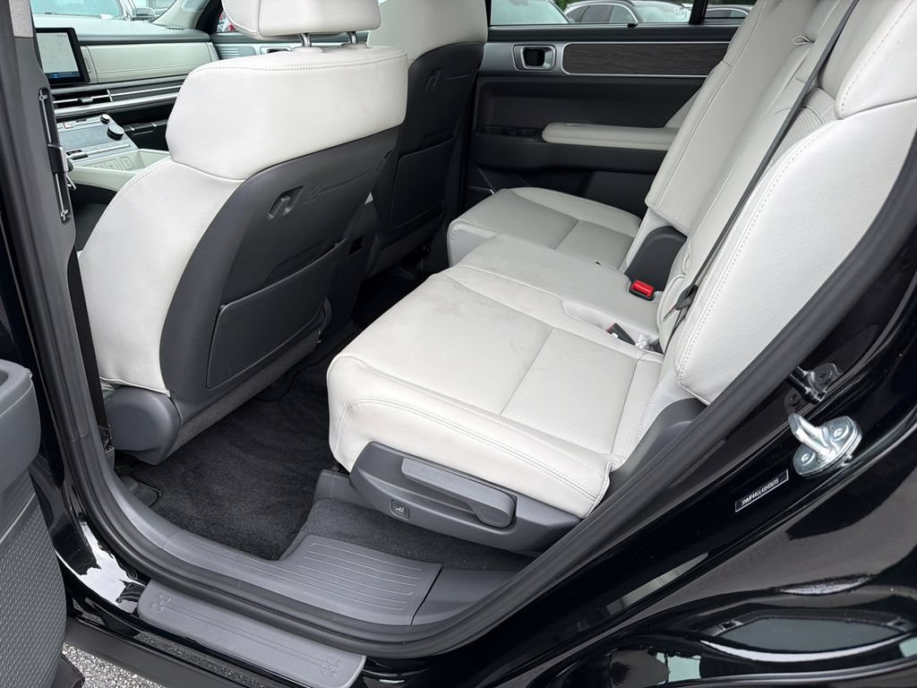 Used 2025 Hyundai Santa Fe Limited FWD image 21
