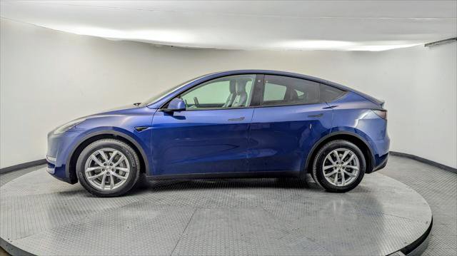 Used 2022 Tesla Model Y Long Range image 3