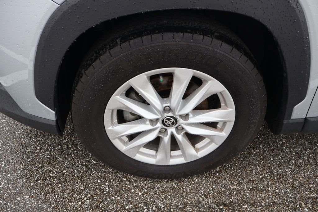 Used 2024 Toyota Corolla Cross LE FWD image 4
