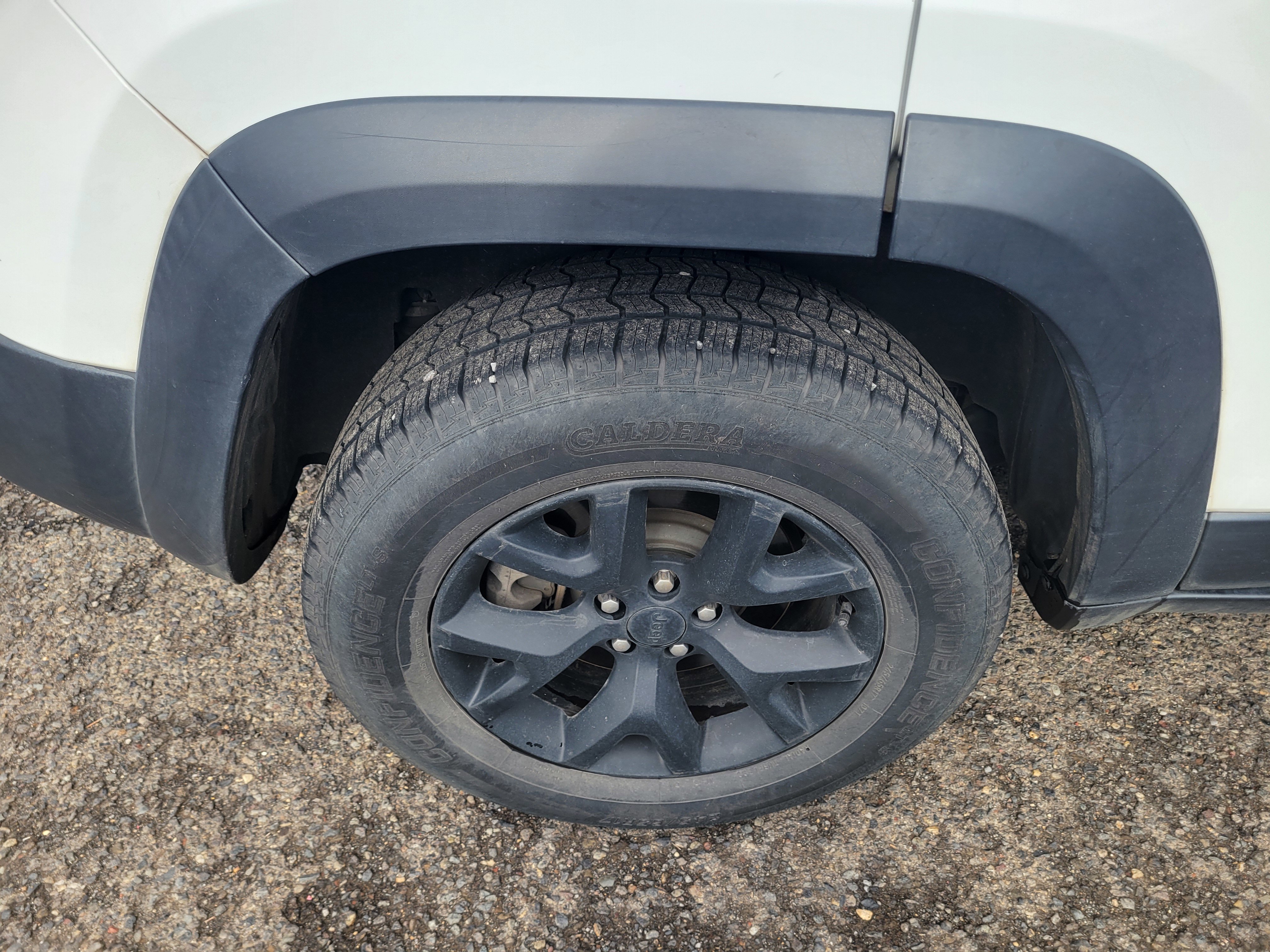 Used 2015 Jeep Cherokee Trailhawk w/ Cold Weather Group image 9