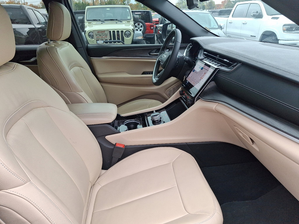 Used 2023 Jeep Grand Cherokee Limited w/ Trailer Tow Prep Group (B) image 11