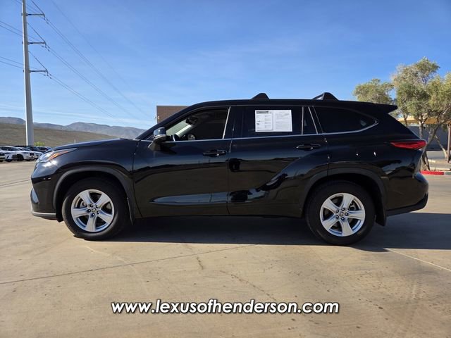 Used 2022 Toyota Highlander LE image 3