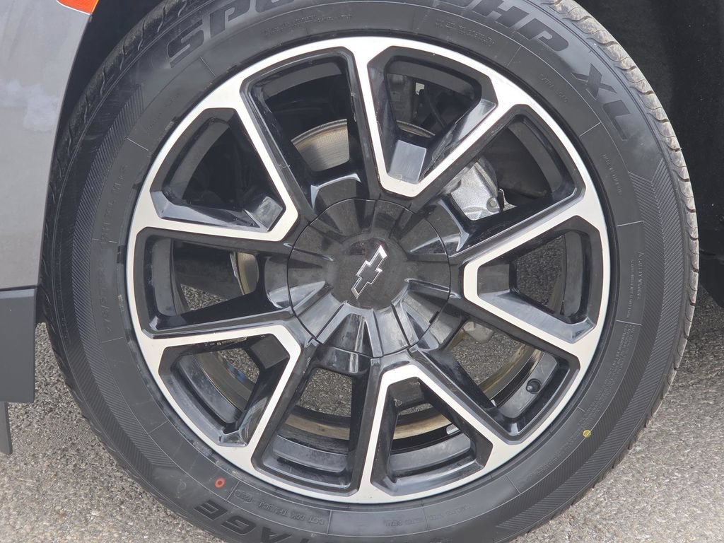Used 2021 Chevrolet Suburban RST w/ Luxury Package AWD/4WD image 9
