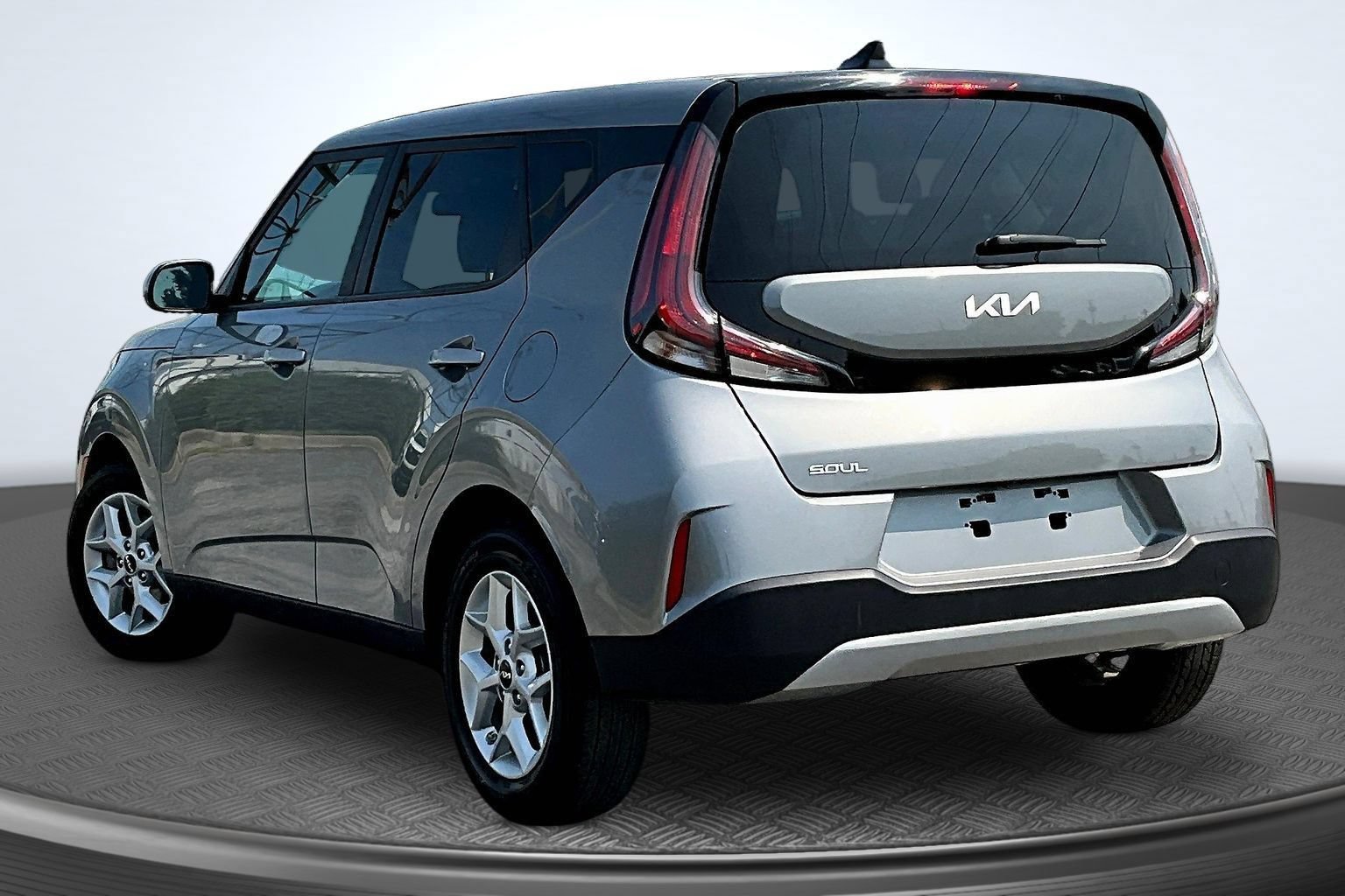 Used 2024 Kia Soul LX w/ Option Group 015 FWD image 3