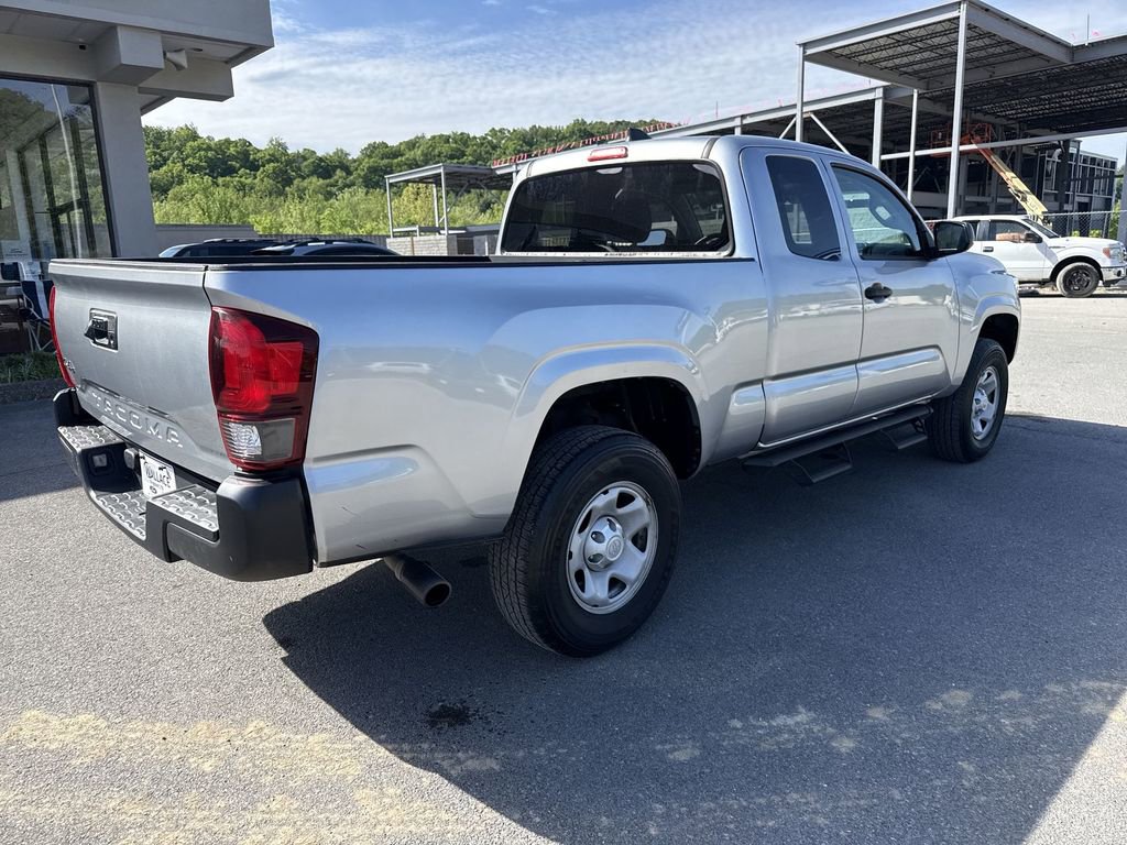 Used 2022 Toyota Tacoma SR AWD/4WD image 4
