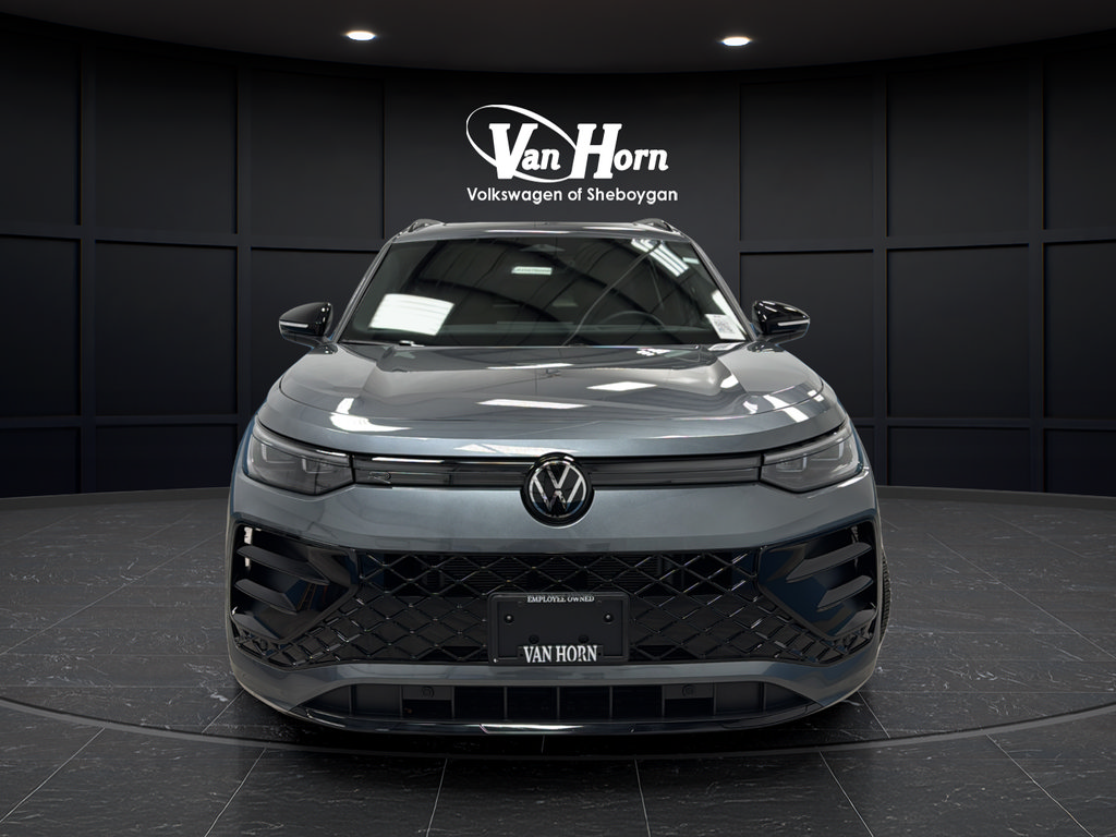 Used 2025 Volkswagen Tiguan SE R-Line AWD/4WD image 2