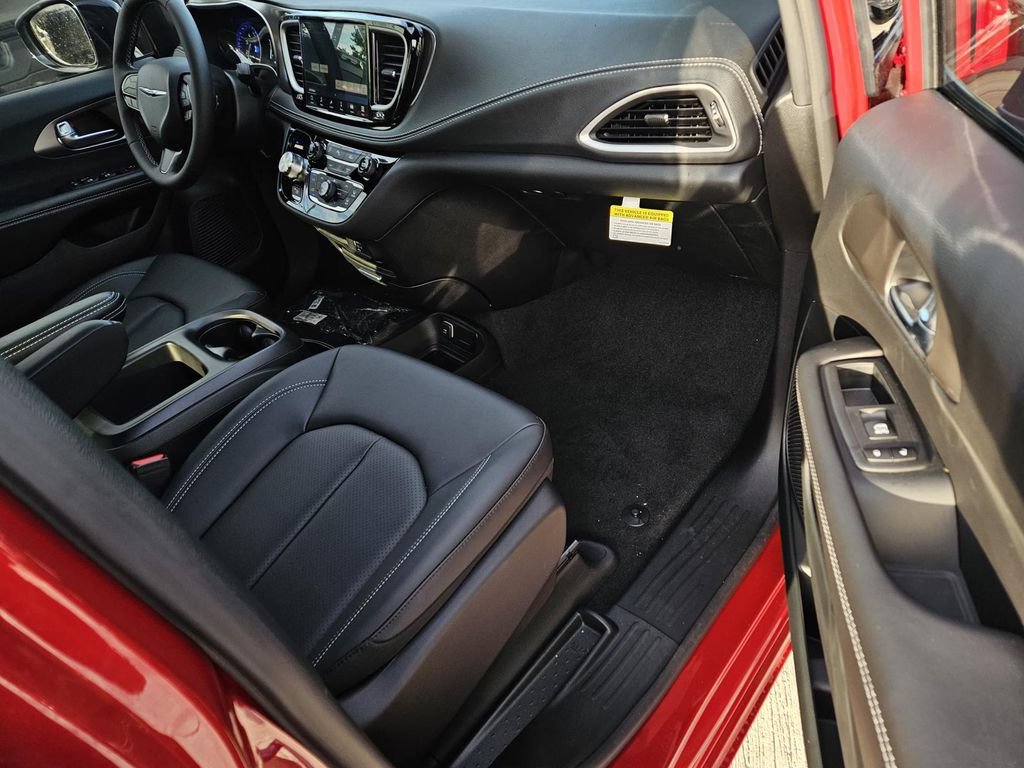 New 2026 Chrysler Pacifica Select w/ S Appearance Package FWD image 7