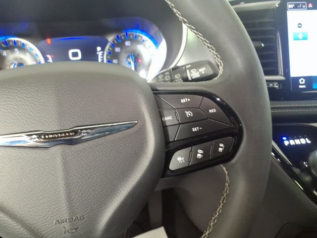 Used 2023 Chrysler Pacifica Touring-L w/ S Appearance Package AWD/4WD image 18