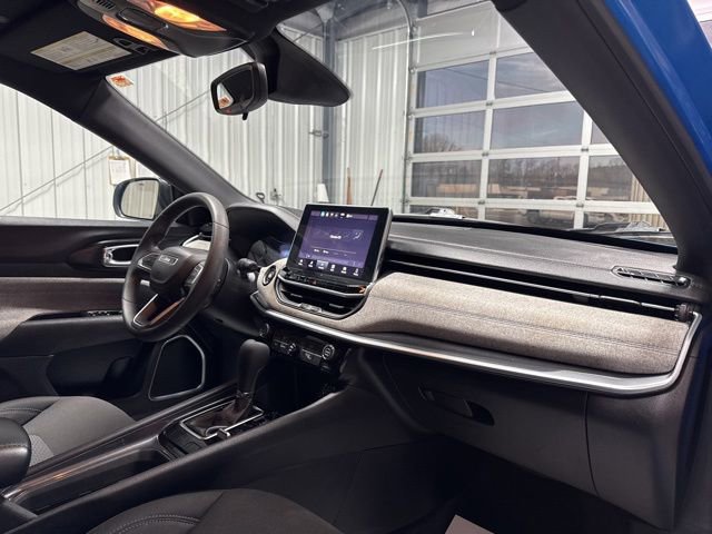 Used 2024 Jeep Compass Sport image 25