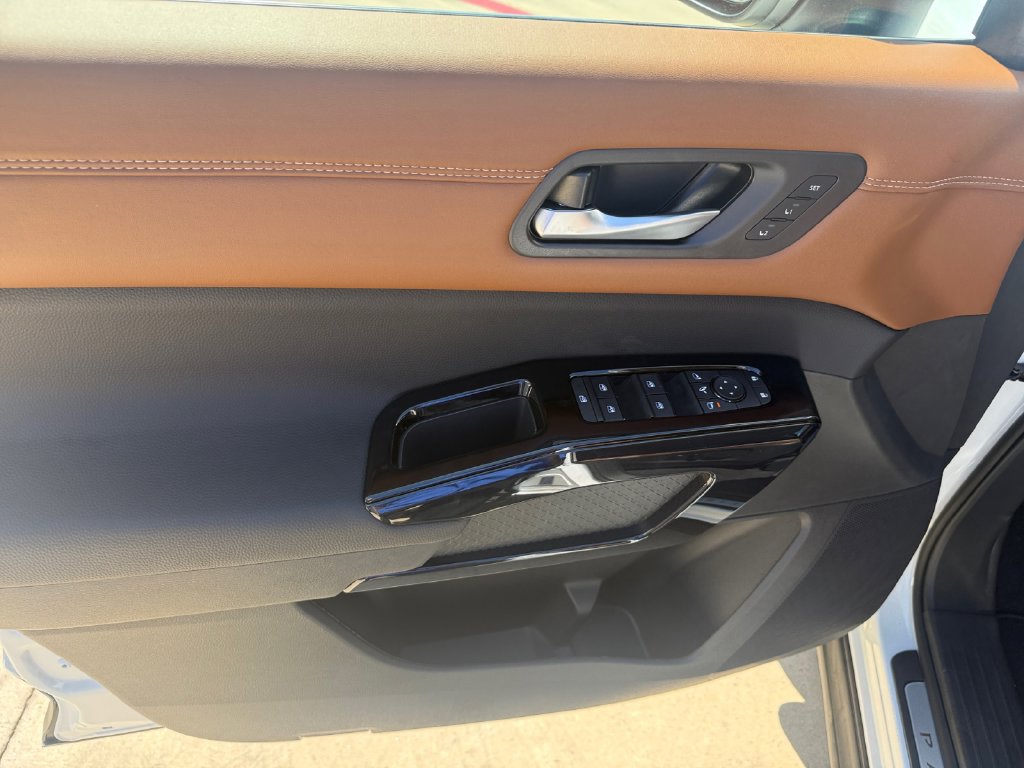 New 2026 Nissan Pathfinder Platinum FWD image 11
