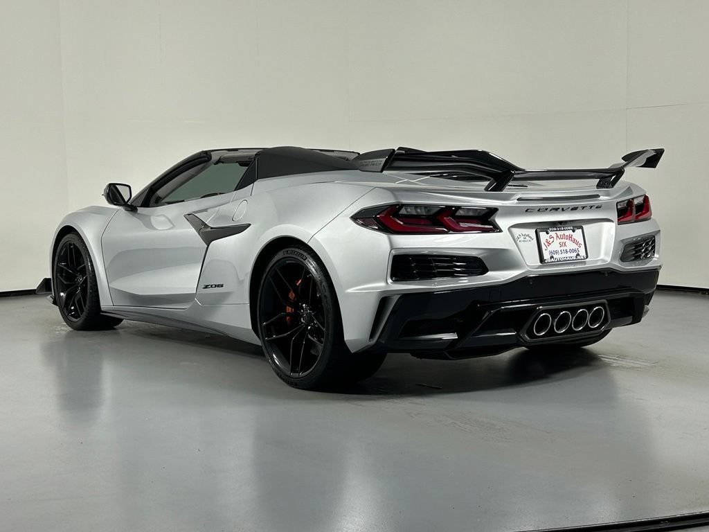 Used 2026 Chevrolet Corvette Z06 RWD image 3