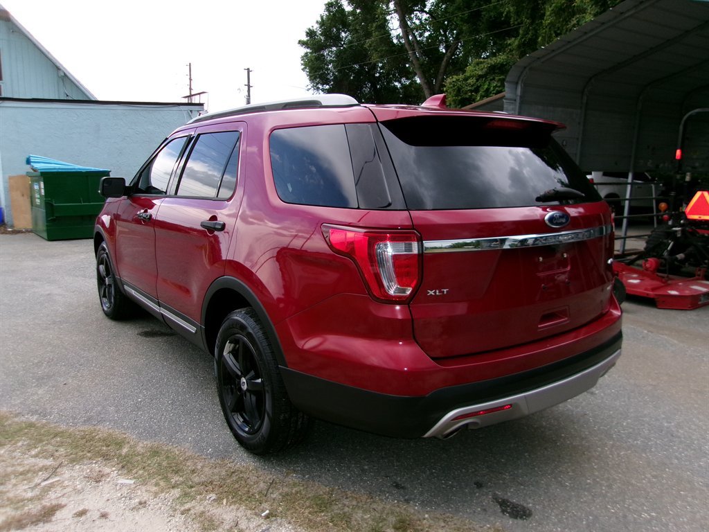 Used 2017 Ford Explorer XLT AWD/4WD image 9
