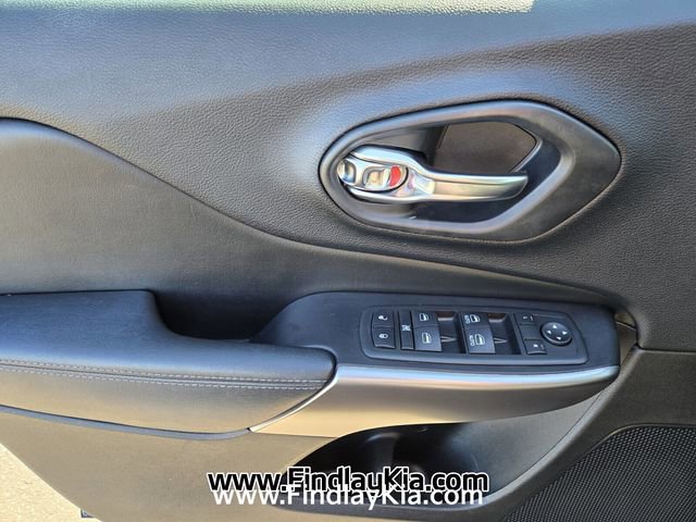 Used 2020 Jeep Cherokee Latitude Plus w/ Comfort/Convenience Group AWD/4WD image 22