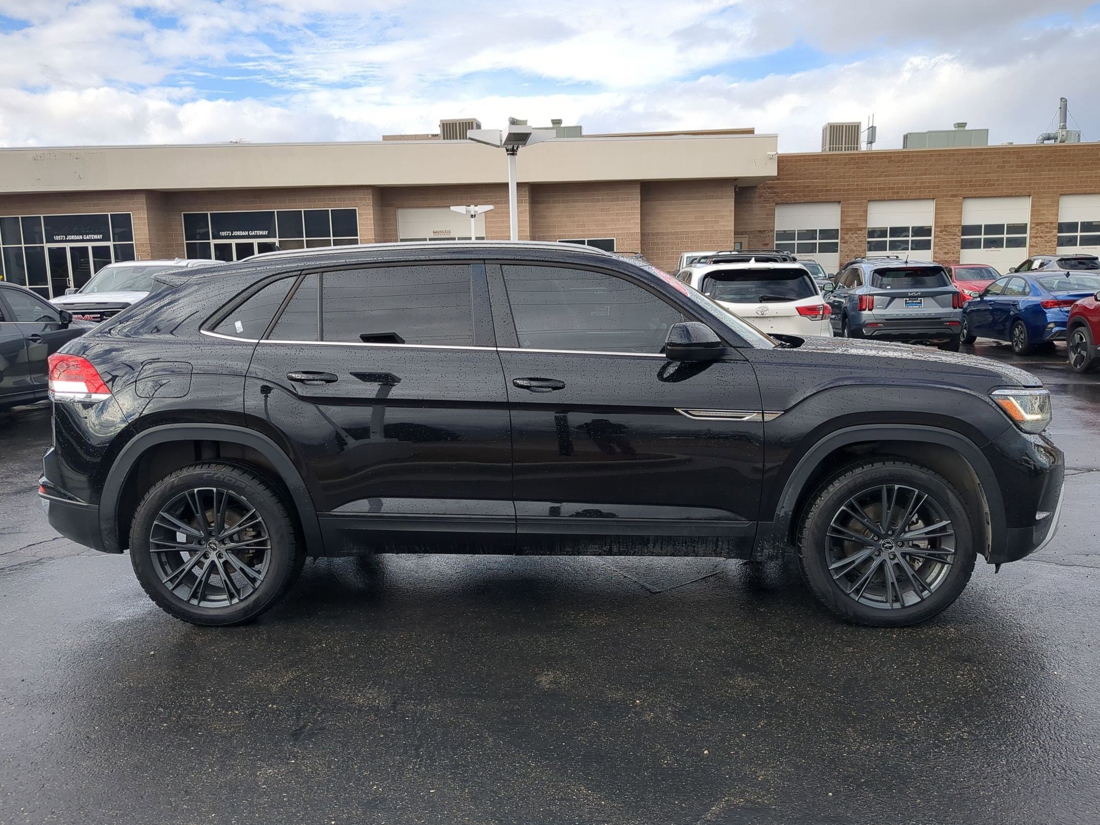 Used 2020 Volkswagen Atlas Cross Sport SE w/ Panoramic Sunroof Package image 7