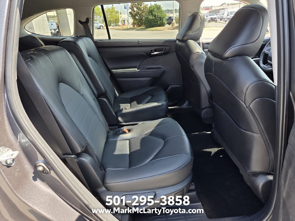 Used 2025 Toyota Highlander XLE AWD/4WD image 15