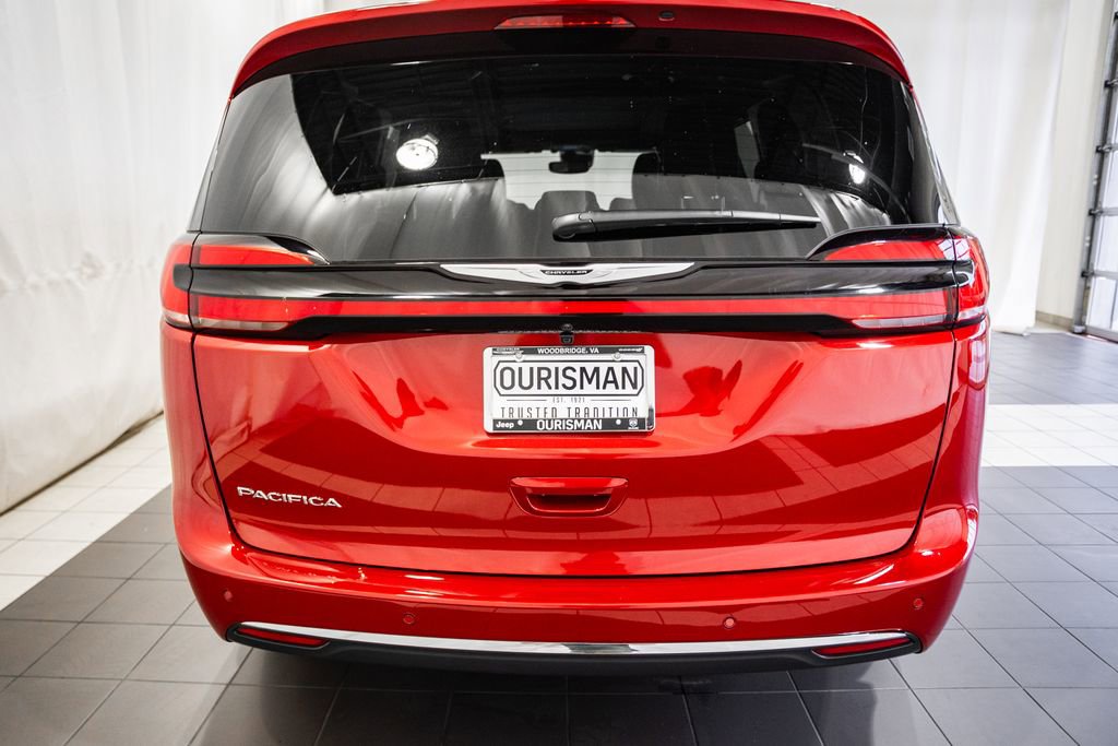 New 2026 Chrysler Pacifica Select image 5