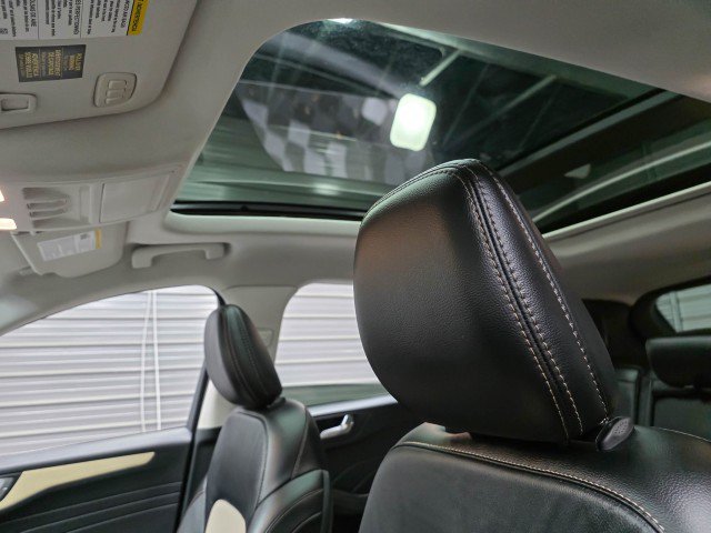 Used 2021 Ford Escape Titanium w/ Titanium Elite Package FWD image 18