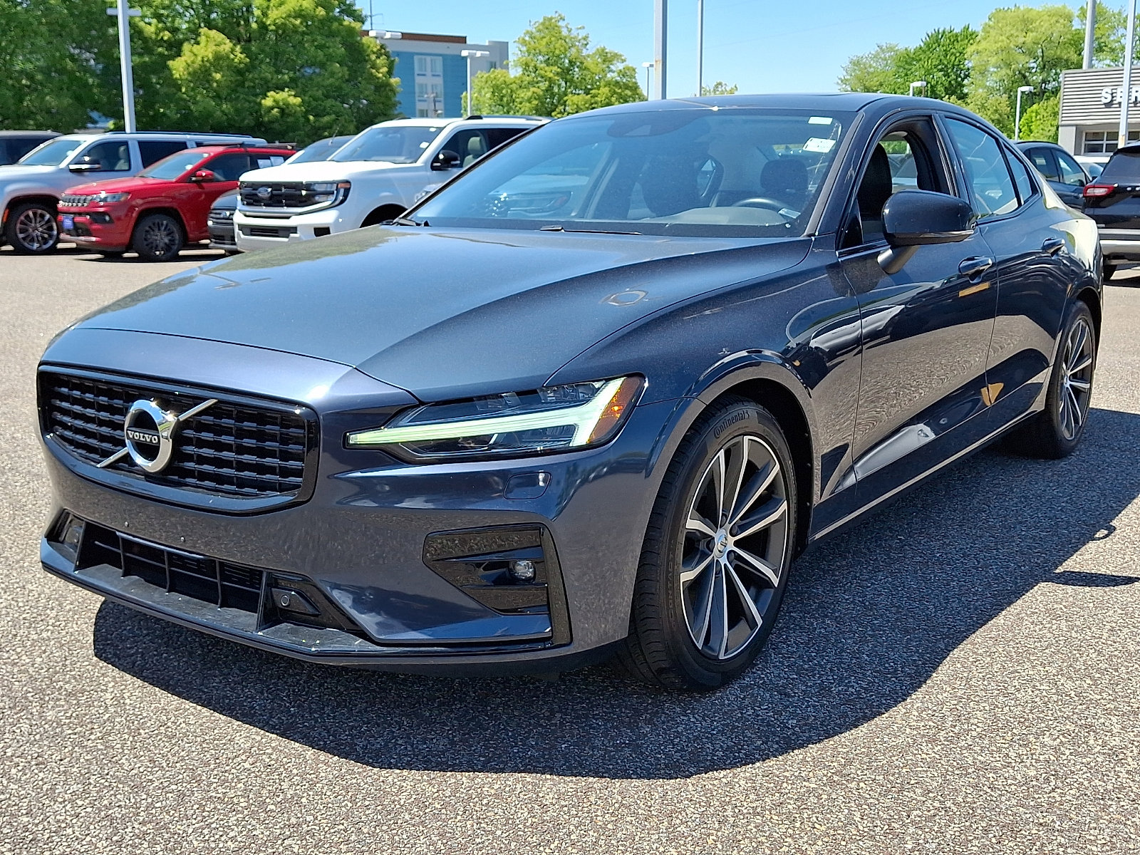Used 2022 Volvo S60 B5 Momentum w/ Premium Package AWD/4WD image 4