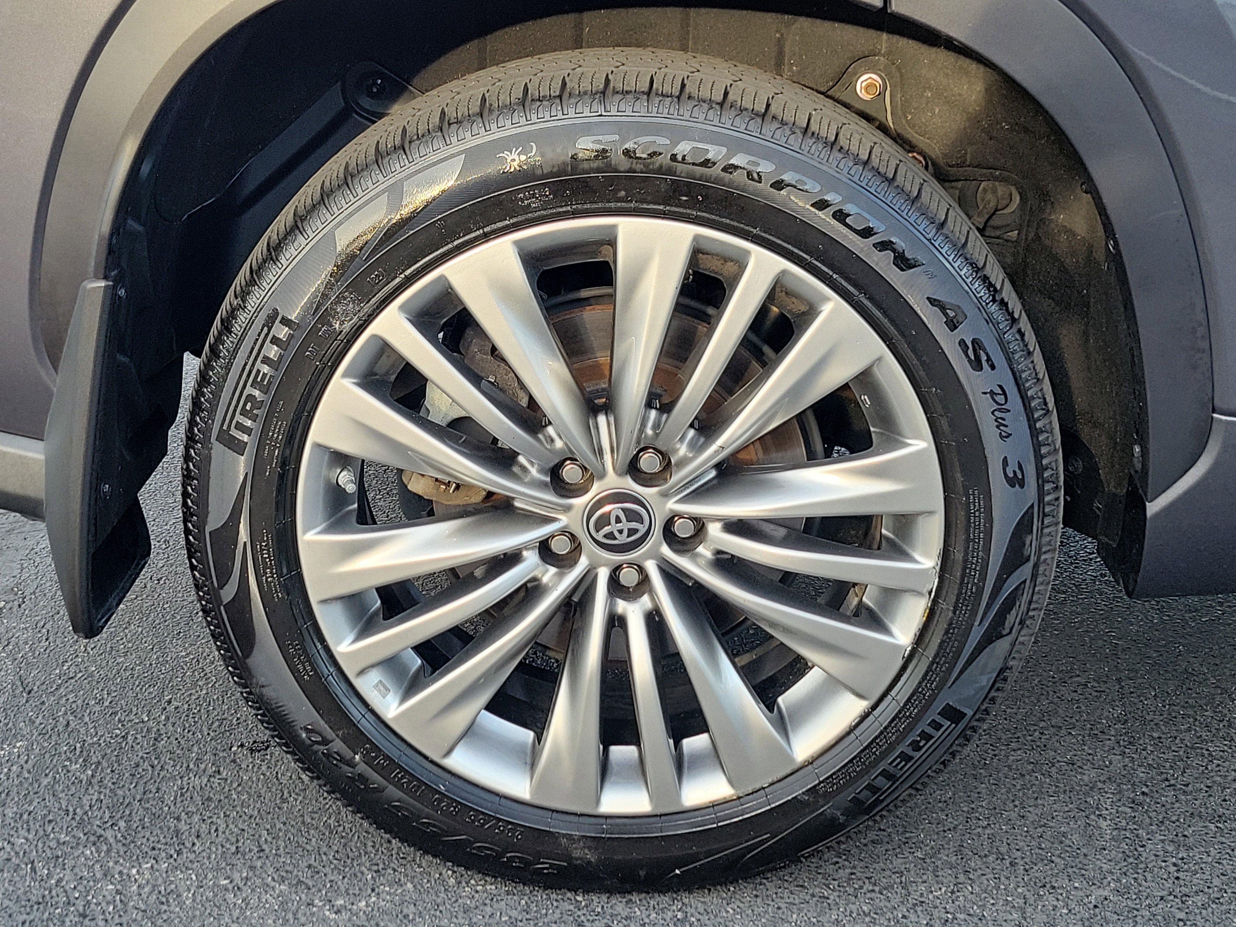 Certified 2021 Toyota Highlander Platinum AWD/4WD image 6