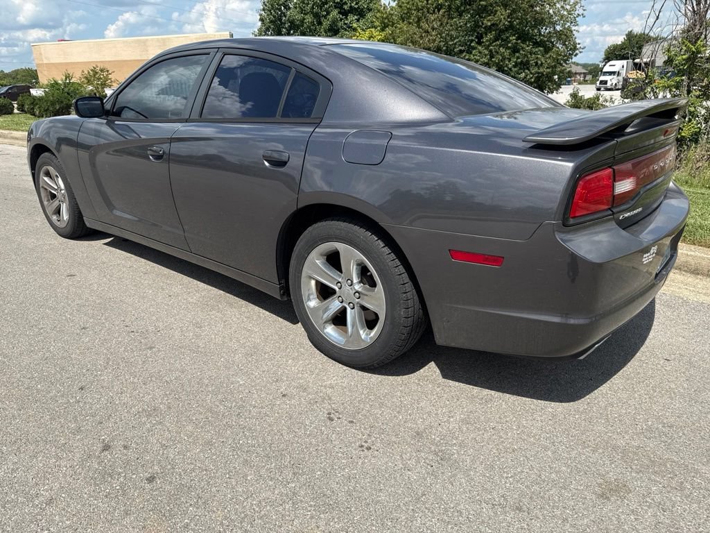 Used 2014 Dodge Charger SE w/ Sport Appearance Group RWD image 2