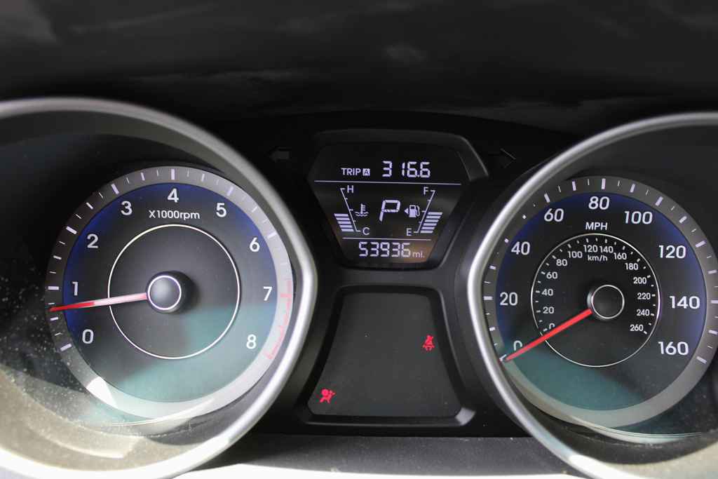 Used 2015 Hyundai Elantra SE w/ Option Group 02 FWD image 14