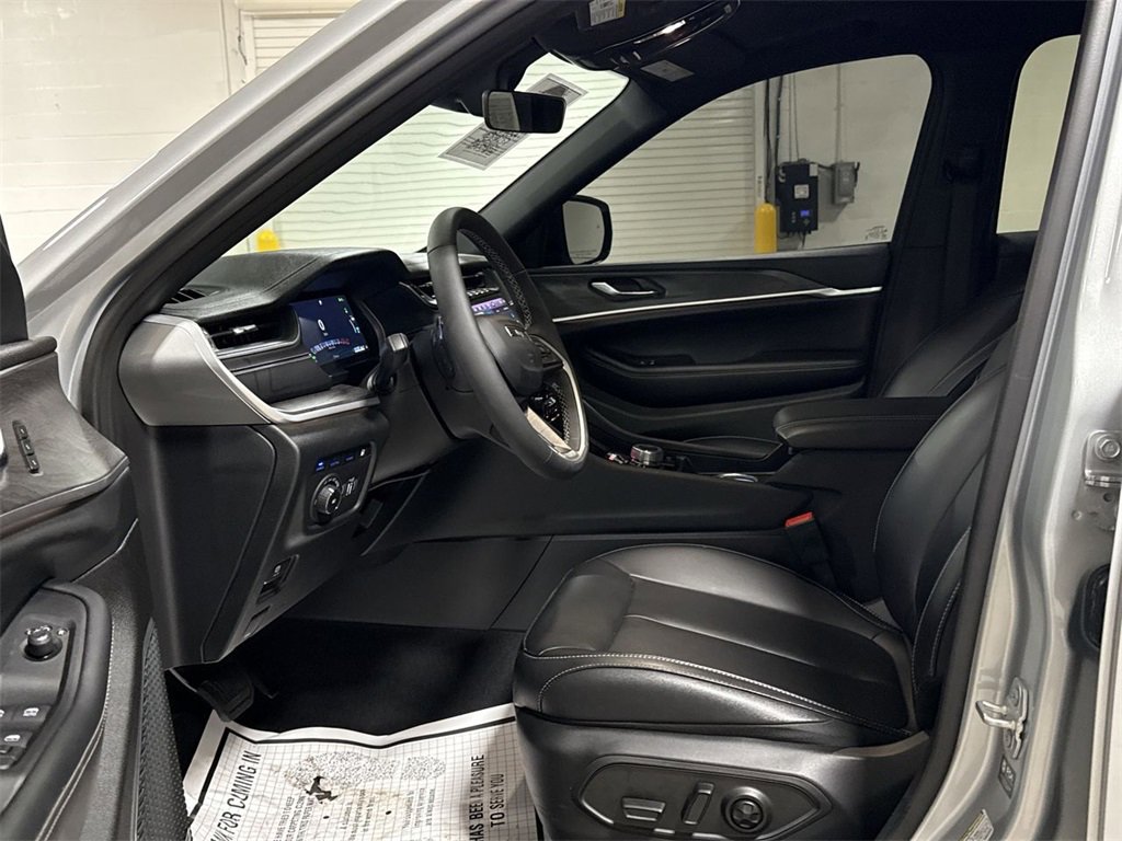 Used 2025 Jeep Grand Cherokee Limited 4xe image 20