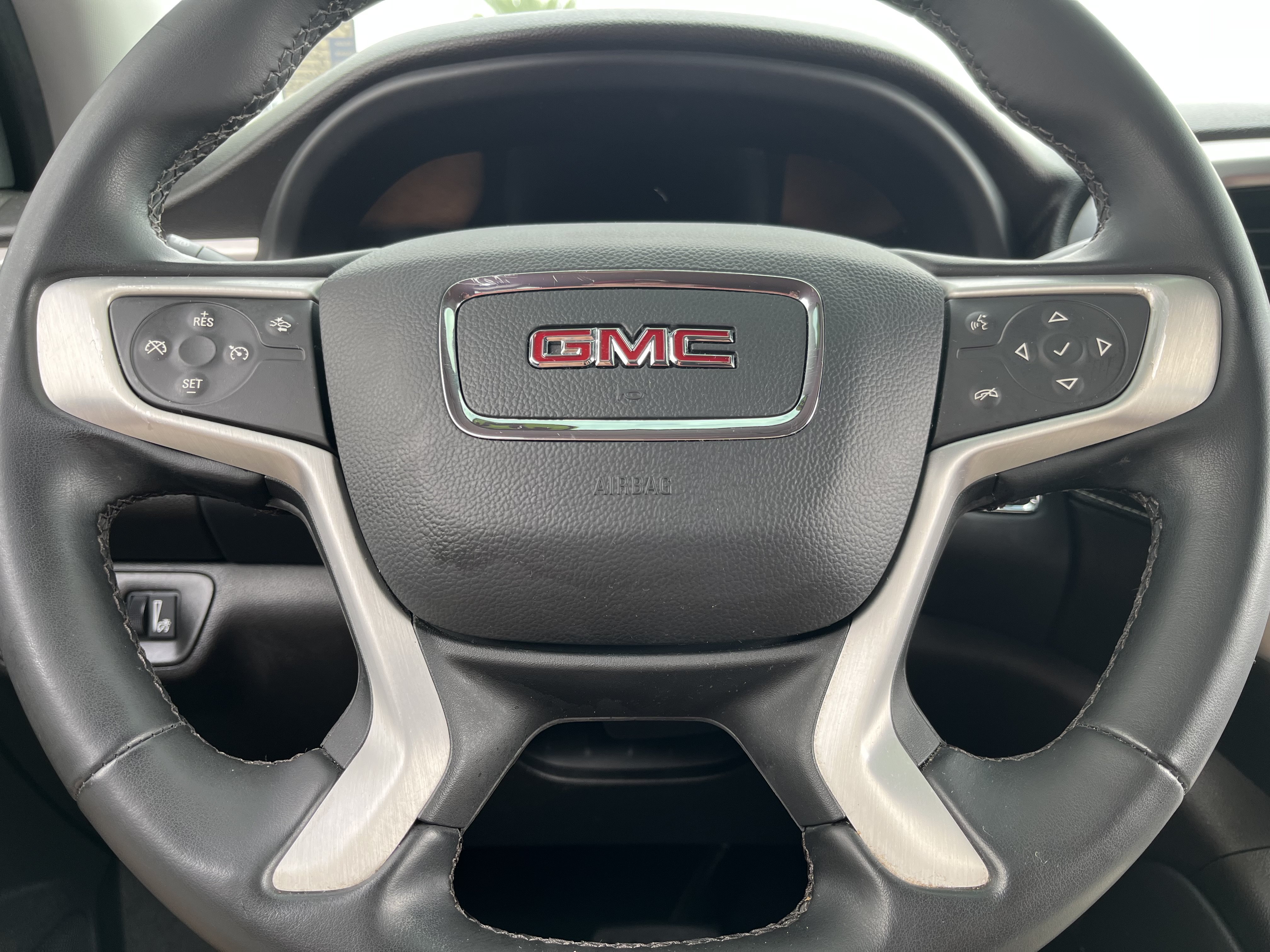 Used 2023 GMC Acadia SLT FWD image 23
